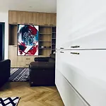 Kiki And Art Apartment *