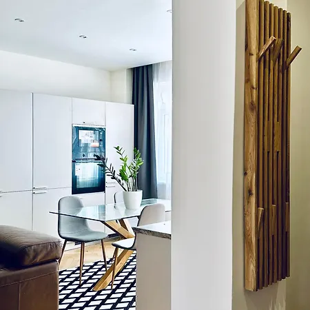 Kiki And Art Apartment *